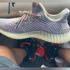 Yeezy ash pearl size 10.5M